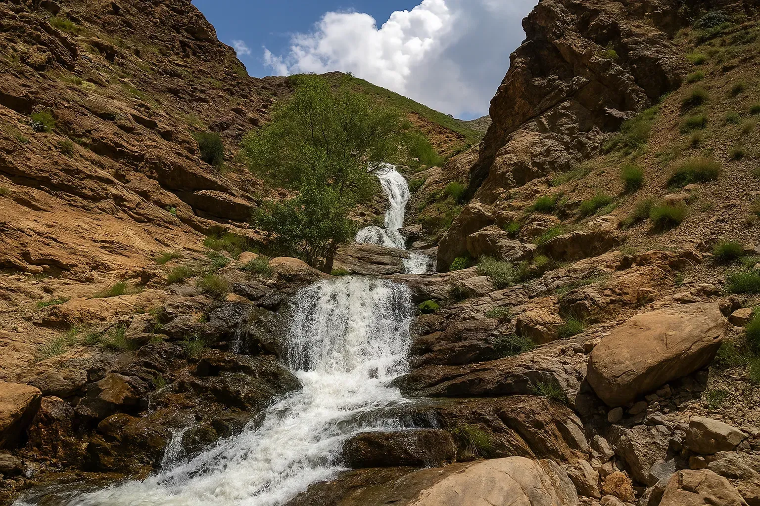 پیمایش آبشار برگ‌جهان