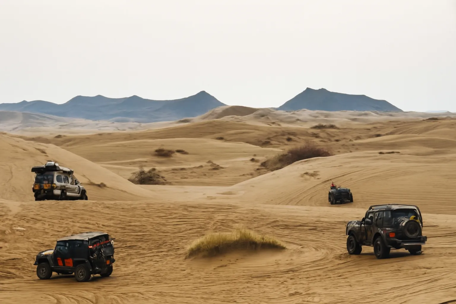 کمپینگ و رمل‌گردی مرنجاب