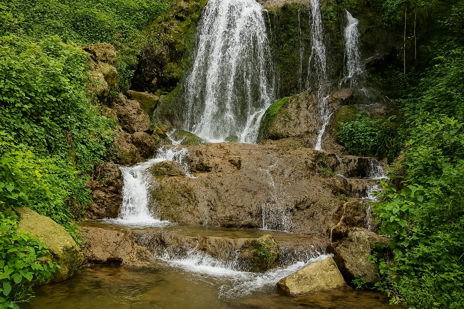 پیمایش آبشار زیبای چوماز چال