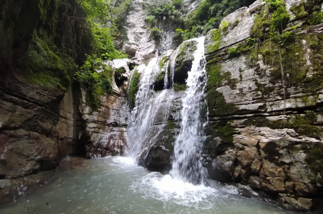 طبیعت‌گردی تنگ سوتراش