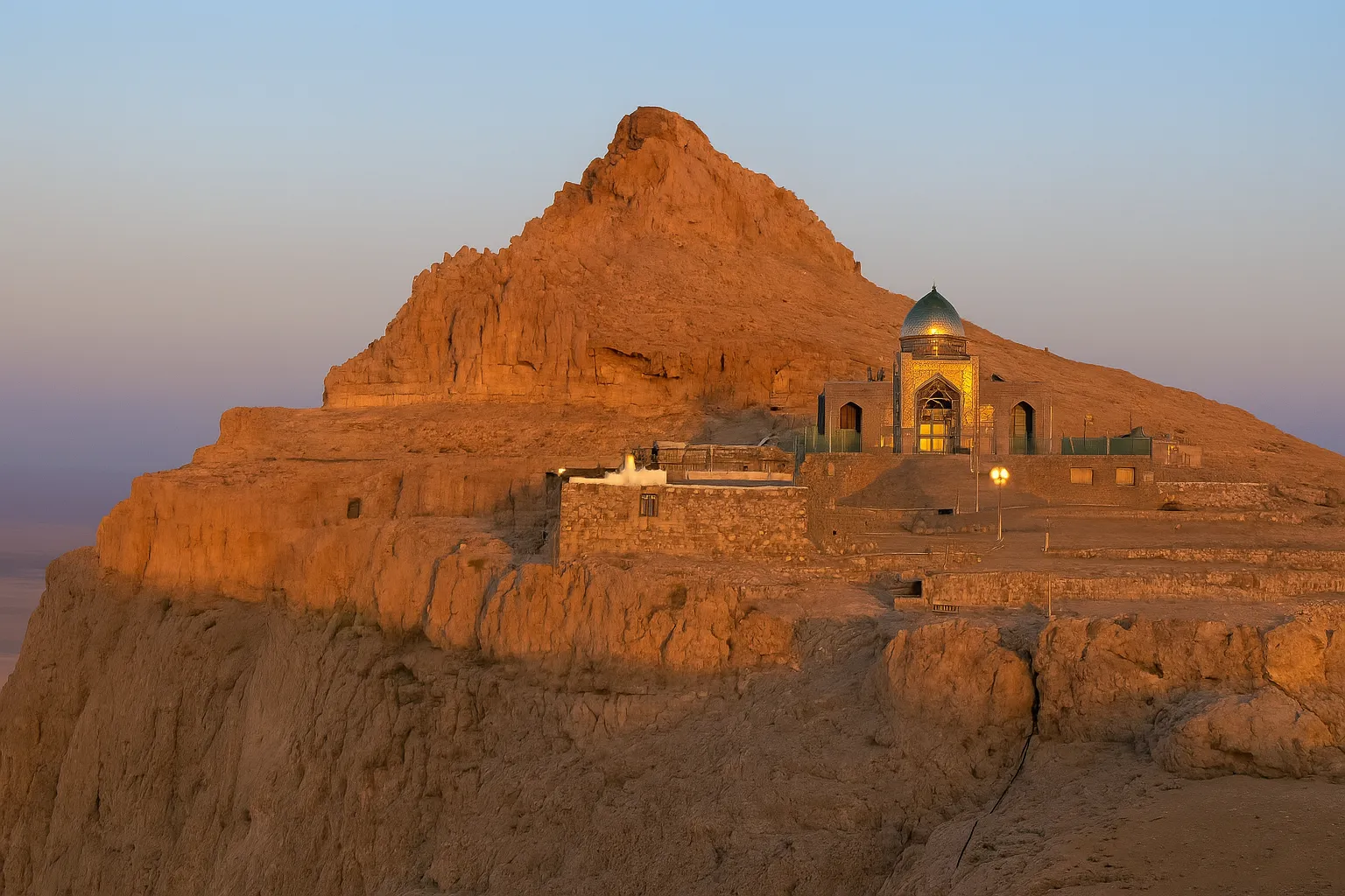 کوهپیمایی نازنین بیجار