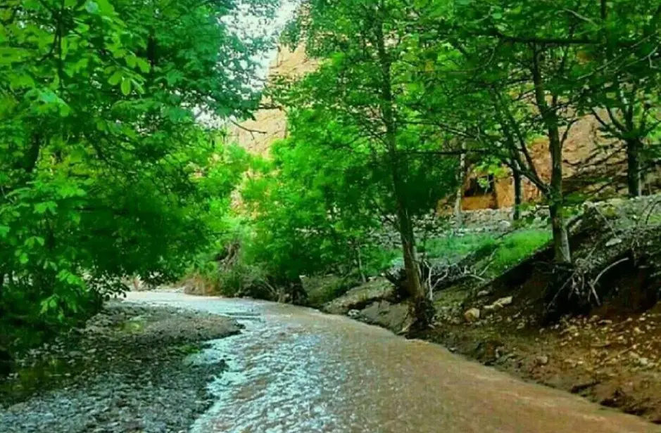 پیاده روی از آبشار امرودک تا منطقه مخفی