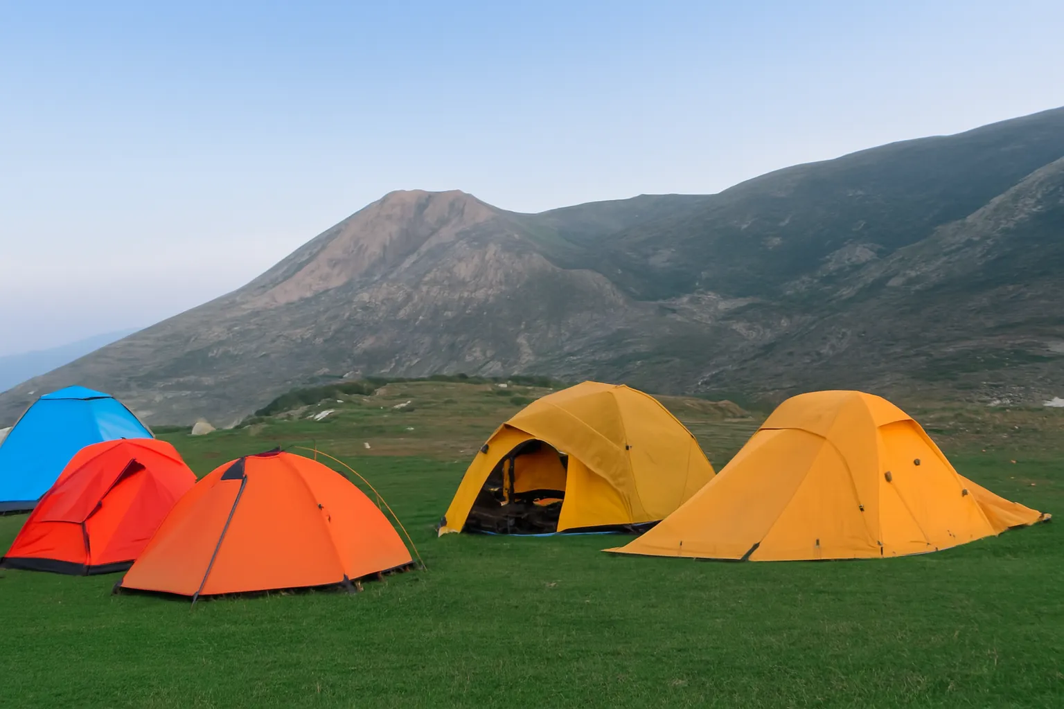 کمپ در ارفع کوه