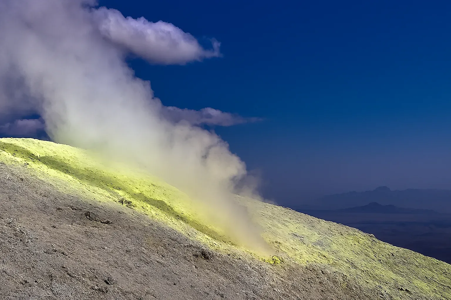 صعود هزار و تفتان